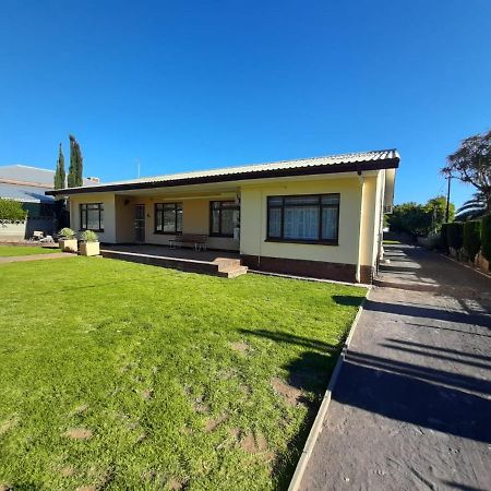 Dagbreek Hotel Beaufort West Exterior photo