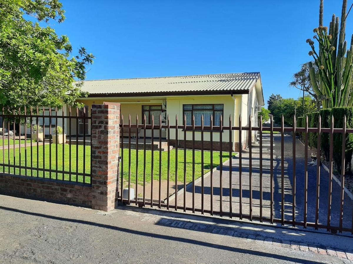 Dagbreek Hotel Beaufort West Exterior photo